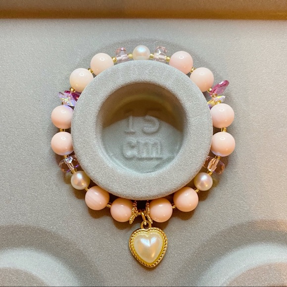 Queen Conch Shell Crystal Pearl Bracelet - Picture 8 of 9